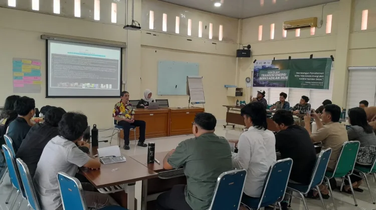 Peserta dari Berbagai Kota Ikuti Sekolah Transisi Energi Berkeadilan