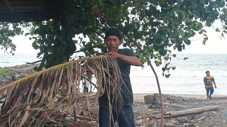 Rabo, Cara Nelayan Padang Menciptakan Rumah Ikan di Tengah Laut