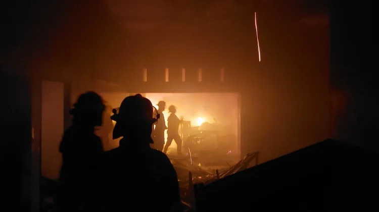 Dua Rumah di Piai Tanah Sirah Terbakar, Kerugian Ratusan Juta