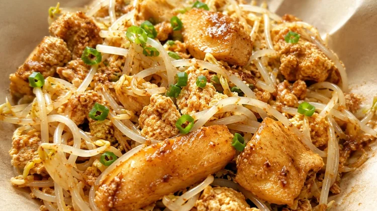 Menikmati Sepiring Ketoprak Lezat dengan Siraman Bumbu Kacang Khas