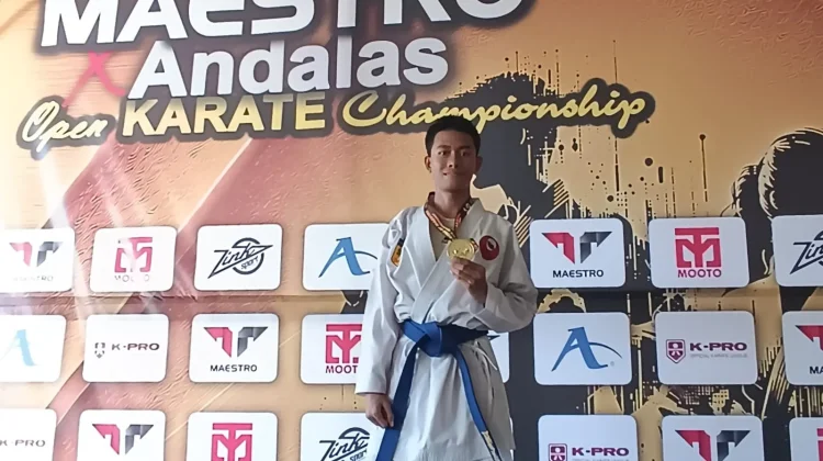 Siswa MTsN 1 Padang Raih Emas Maestro Andalas Karate 2026