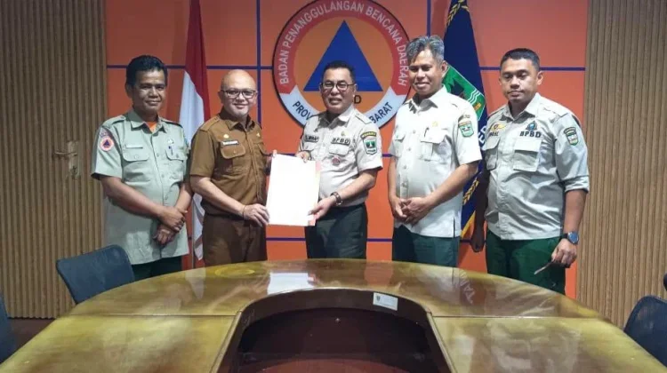 Dharmasraya Terima Dua Mobil Tangki Air dari BPBD Sumbar