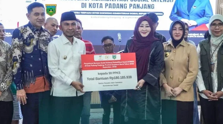 Bantuan ATENSI Kemensos Disalurkan kepada 59 Warga Padang Panjang