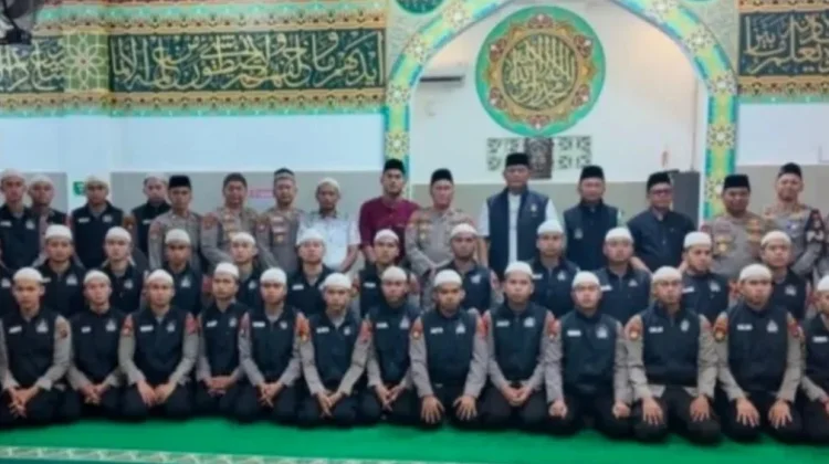 Kapolda Sumbar Pimpin Subuh di Masjid Nurus Hidayah, Tekankan Pelayanan Humanis