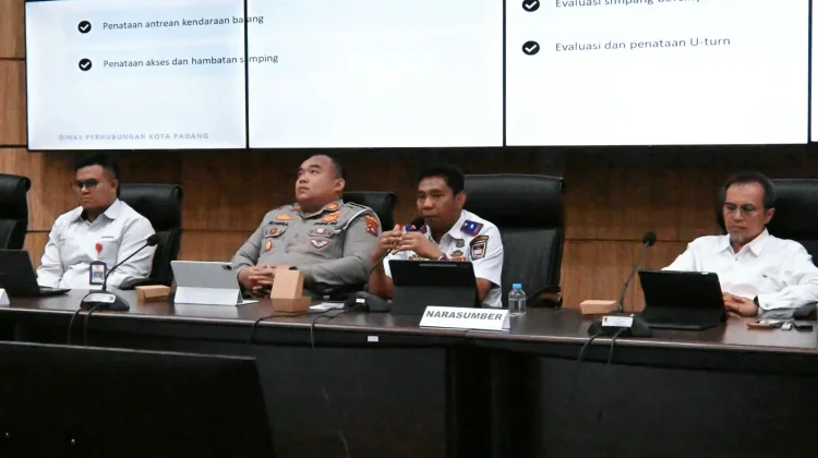 Antrean Truk di SPBU Picu Kemacetan, Dishub Padang Siapkan Kantong Parkir