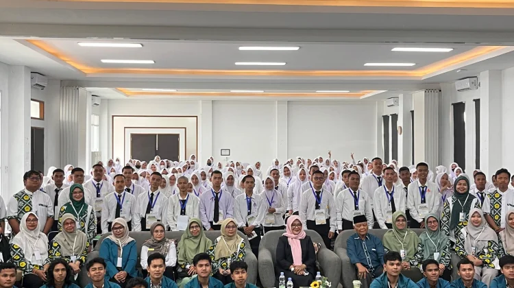 Mahasiswa Farmasi STIFARM Padang Didorong Adaptif Hadapi Perkembangan AI