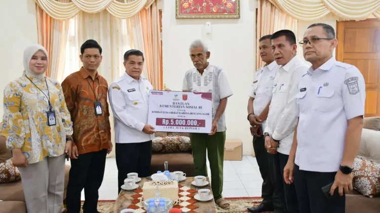 Korban Petir dan Longsor di Agam Terima Santunan Kemensos