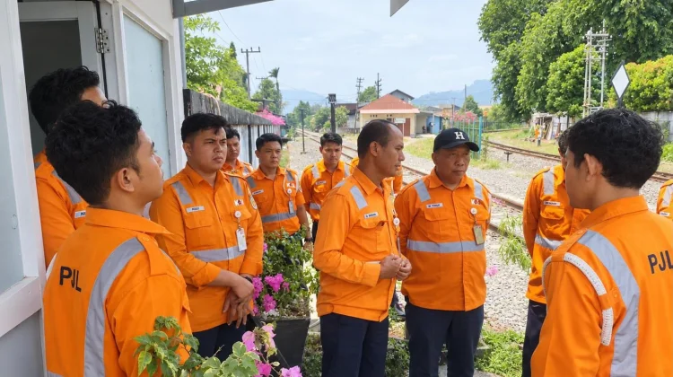 KAI Sumbar Tingkatkan Kompetensi Penjaga Perlintasan Kereta