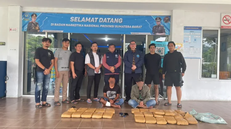 BNNP Sumbar Gagalkan Pengiriman Hampir 30 Kilogram Ganja