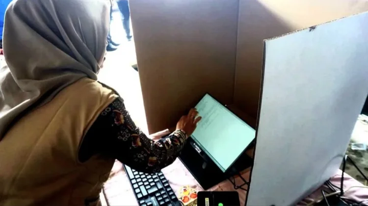 Pilwana E-Voting Perdana Pasbar di Kecamatan Lembah Melintang