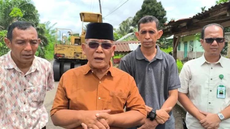 Jalan Simpang Tiga Alin–Paraman Ampalu Diaspal