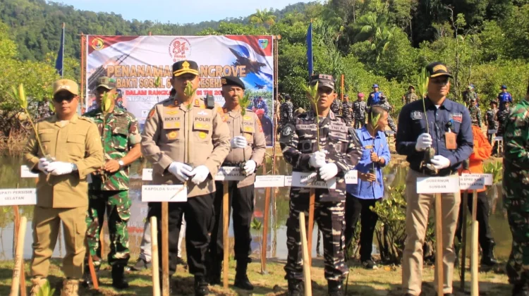 Penanaman Mangrove dan Bakti Kesehatan untuk Warga Sungai Pinang