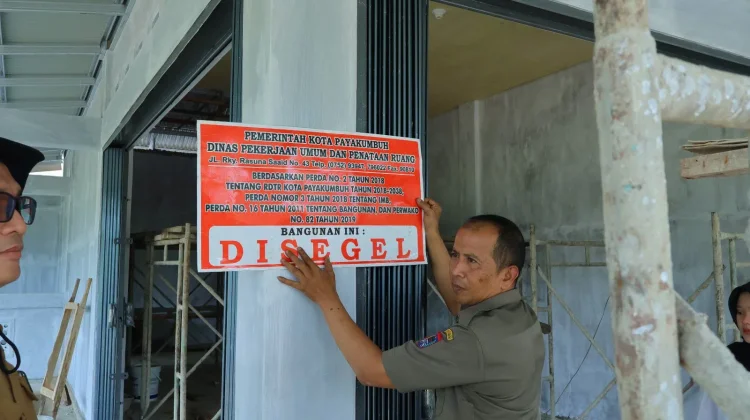 Bangunan Tak Berizin di Payakumbuh Ditertibkan