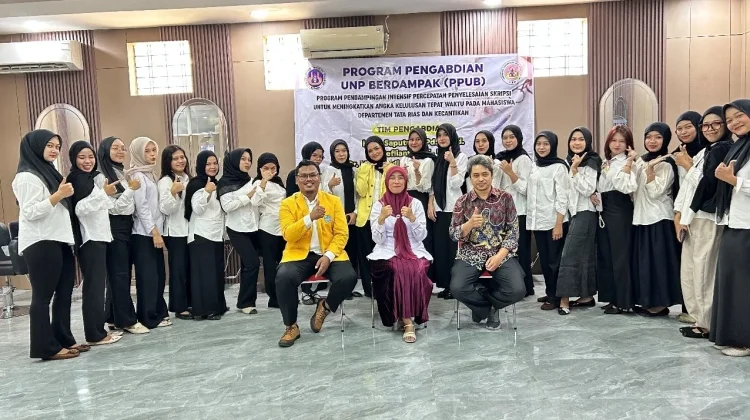 Tim Pengabdi UNP Dampingi Mahasiswa Tata Rias dan Kecantikan Percepat Kelulusan