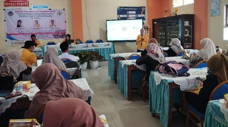 Guru Bahasa Inggris dan Pokdarwis Dibekali Pembelajaran English For Tourism