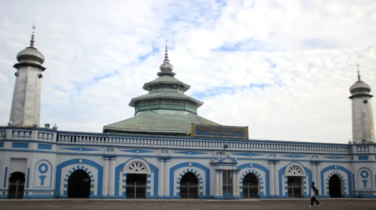 Menelusuri Masjid Raya Gantiang, Jejak Sejarah Perjuangan di Kota Padang