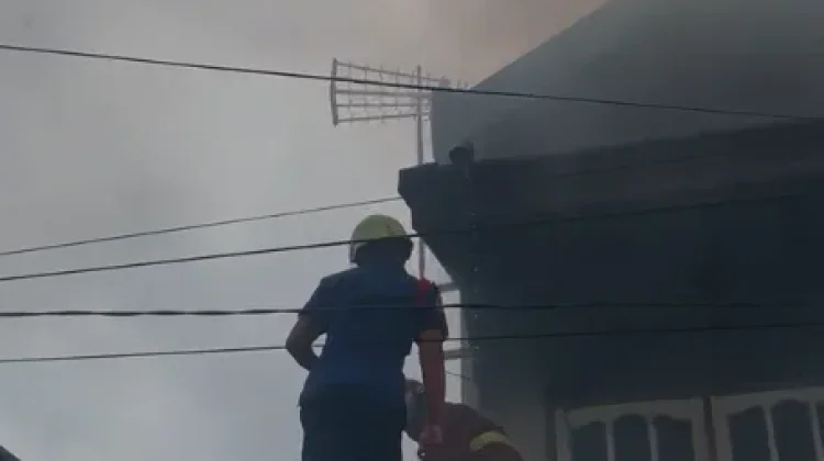 Satu Rumah Kontrakan Terbakar di Parak Karakah