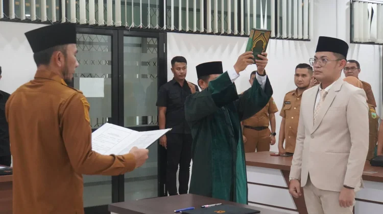 Wawako Padang Panjang Lantik Azani Maizuar Sebagai Kepala Disperdakop UKM
