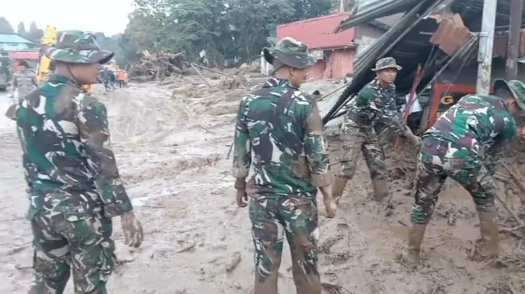 Galodo Terjang Kabupaten Solok, Korem 032/Wirabraja Kerahkan Batalyon TP 951