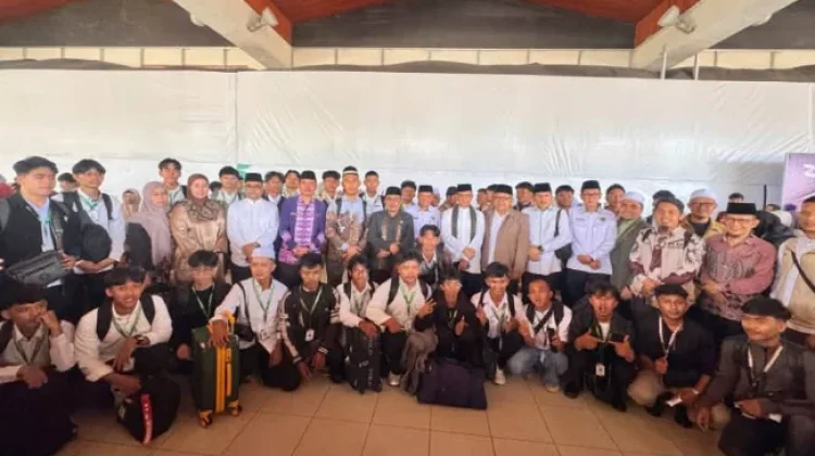 Sebanyak 70 Alumni Madrasah Sumbar Berangkat Studi ke Timur Tengah