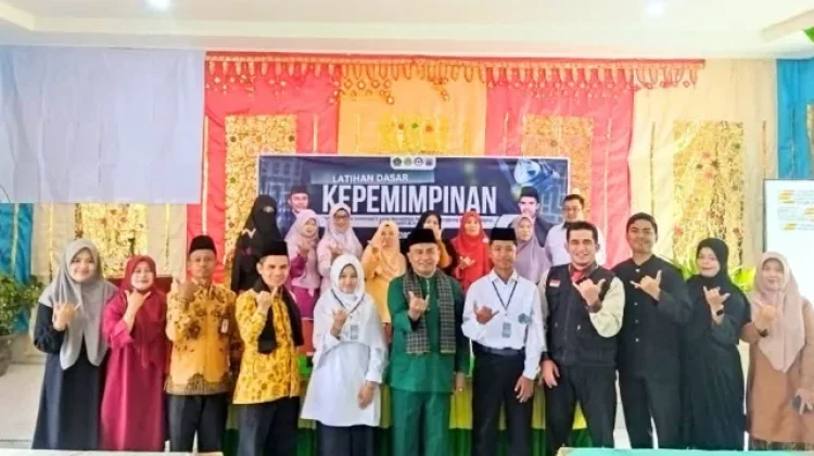 LDK MAN 3 Padang Panjang Latih Kepemimpinan dan Karakter Siswa