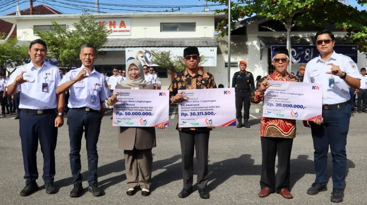 KAI Divre II Sumbar Salurkan TJSL Rp100 Juta untuk Masyarakat