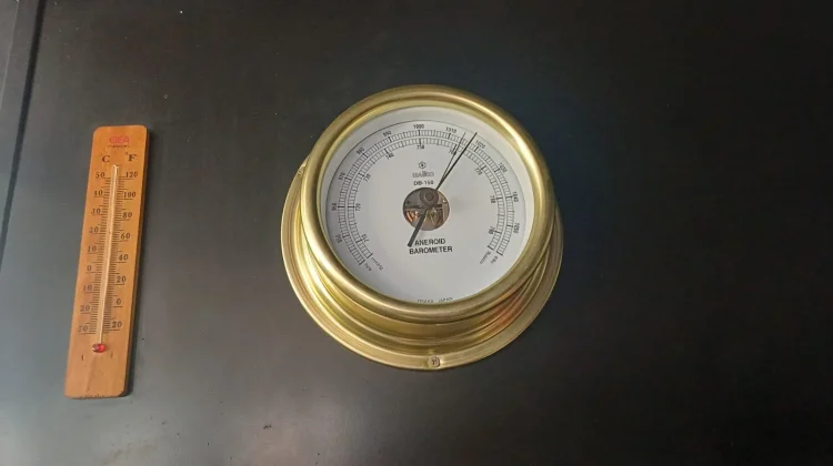 Mengenal Aneroid Barometer dan Fungsinya