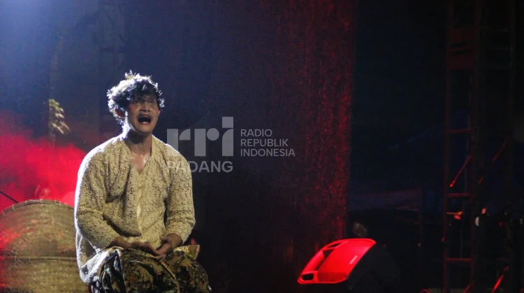 Teater Balai Angkat Sisi Emosional Gadih Bujang dalam Ronggiang