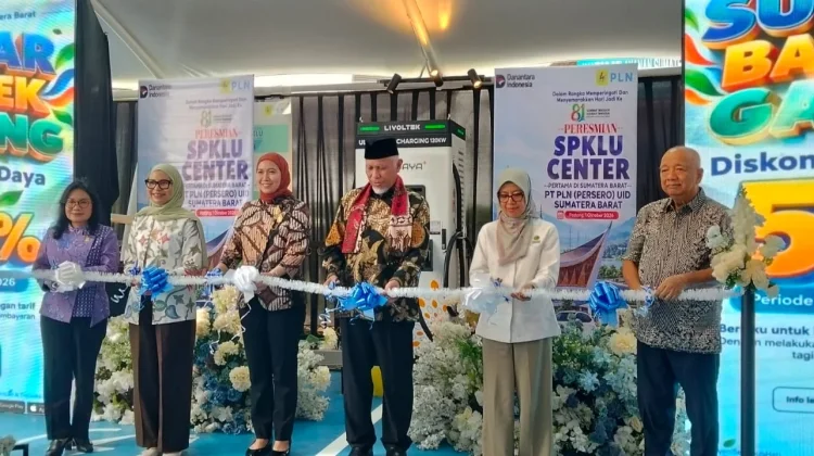 Gubernur Resmikan Tempat Pengisian Kendaraan Listrik Pertama Sumbar