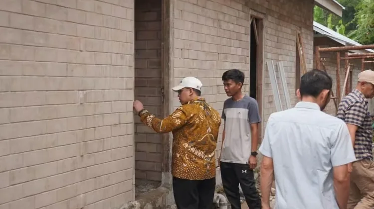 Wali Kota Padang Panjang Hendri Arnis Tinjau Pembangunan Huntap