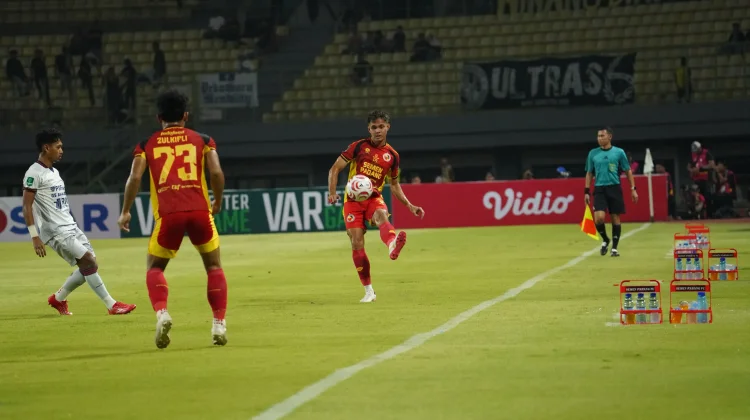 Semen Padang Tersandung, PSPS Curi Tiga Poin