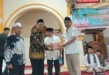 Wagub Sumbar Salurkan Bantuan untuk Dua Masjid di Padang Pariaman