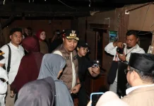 Wagub Sumbar Serahkan Bantuan Bedah Rumah di Pasaman