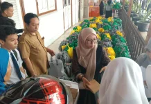 Distribusi MBG di SMPN 1 Padang pada Kegiatan Pesantren Ramadan
