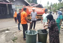Pemkab Dharmasraya Salurkan Air Bersih Antisipasi Kemarau