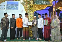 Gubernur Sumbar Iktikaf di Mesjid Bersejarah