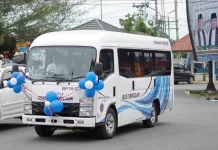 Pemko Solok Terima Bantuan Satu Unit Bus Sekolah