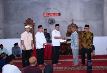 Serahkan Bantuan, Wako Payakumbuh  Pastikan Dukungan  untuk Masjid Muttahidin