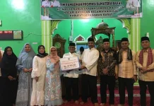 Safari Ramadan Sumbar Serahkan Bantuan Masjid Katiagan Pasbar