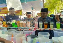 Puluhan Sampel Takjil di Pasar Pabukoan Diuji saat Sidak Pangan