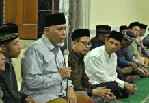 Gubernur Mahyeldi Iktikaf di Masjid Baiturrahim Payakumbuh
