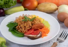 Seni Mengubah Mi Instan Menjadi Hidangan Mewah