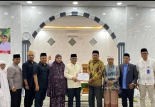 Safari Ramadan, Bupati Yulianto Serahkan Hibah untuk Masjid di Gunung Tuleh