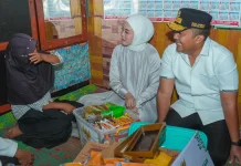 Wagub Sumbar Serahkan Bantuan RTHL kepada Keluarga Kurang Mampu