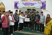 Bupati Agam Serahkan Bantuan untuk Pembangunan Masjid Limau Abuang