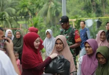 Lisda Hendrajoni Tinjau Huntara Korban Banjir di Pessel