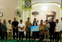 Pemprov Sumbar Salurkan Bantuan di Masjid Raya Istiqomah Pasbar