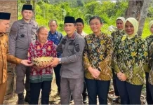 Kejari Dharmasraya Gelar Bakti Sosial Ramadan di Sembilan Koto