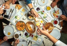 Mengatur Jadwal  Berbuka Bersama Rekan Kerja