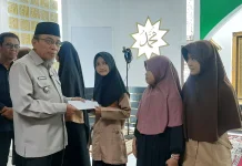 Ratusan Anak Yatim Binaan Masjid Ukhuwah Diberi Santunan